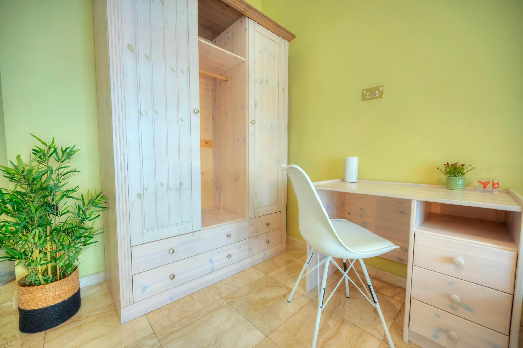 Spacious Seafront 3bedrooms, Sea View Balcony Gotax-1