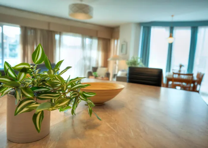 Spacious Seafront 3Bedrooms, Sea View Balcony Gotax-1