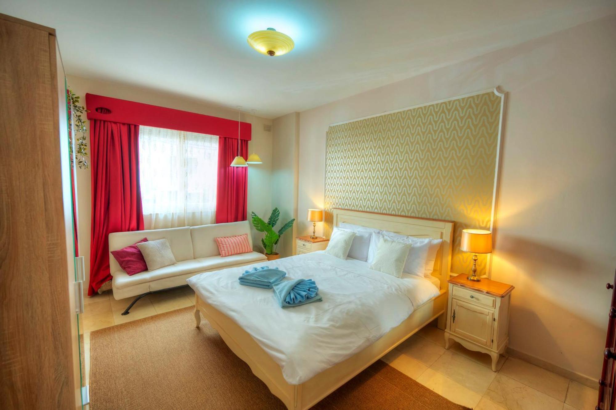 Spacious Seafront 3bedrooms, Sea View Balcony Gotax-1 Apartment Ta Xbiex