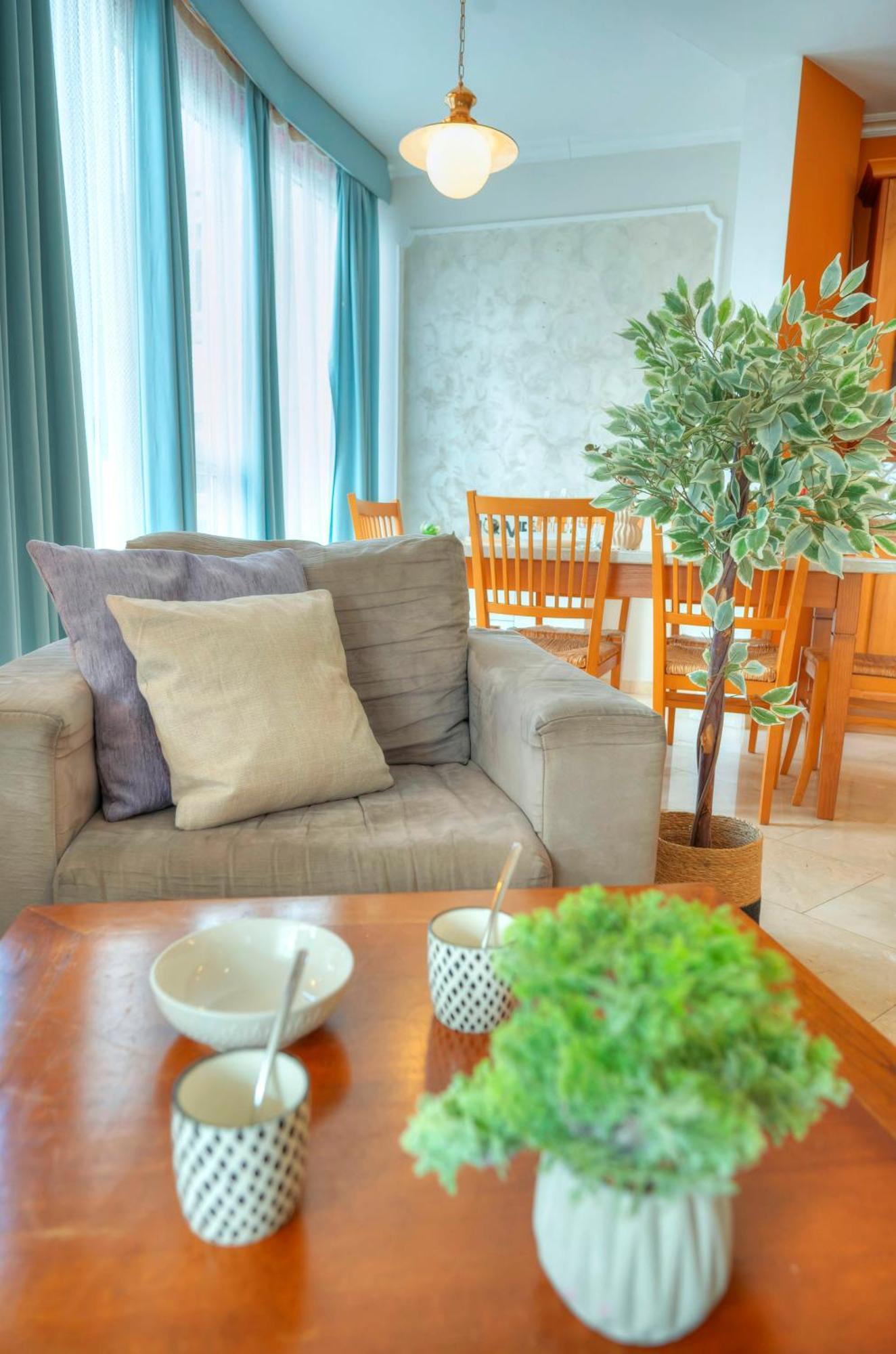 Spacious Seafront 3bedrooms, Sea View Balcony Gotax-1 Apartment *