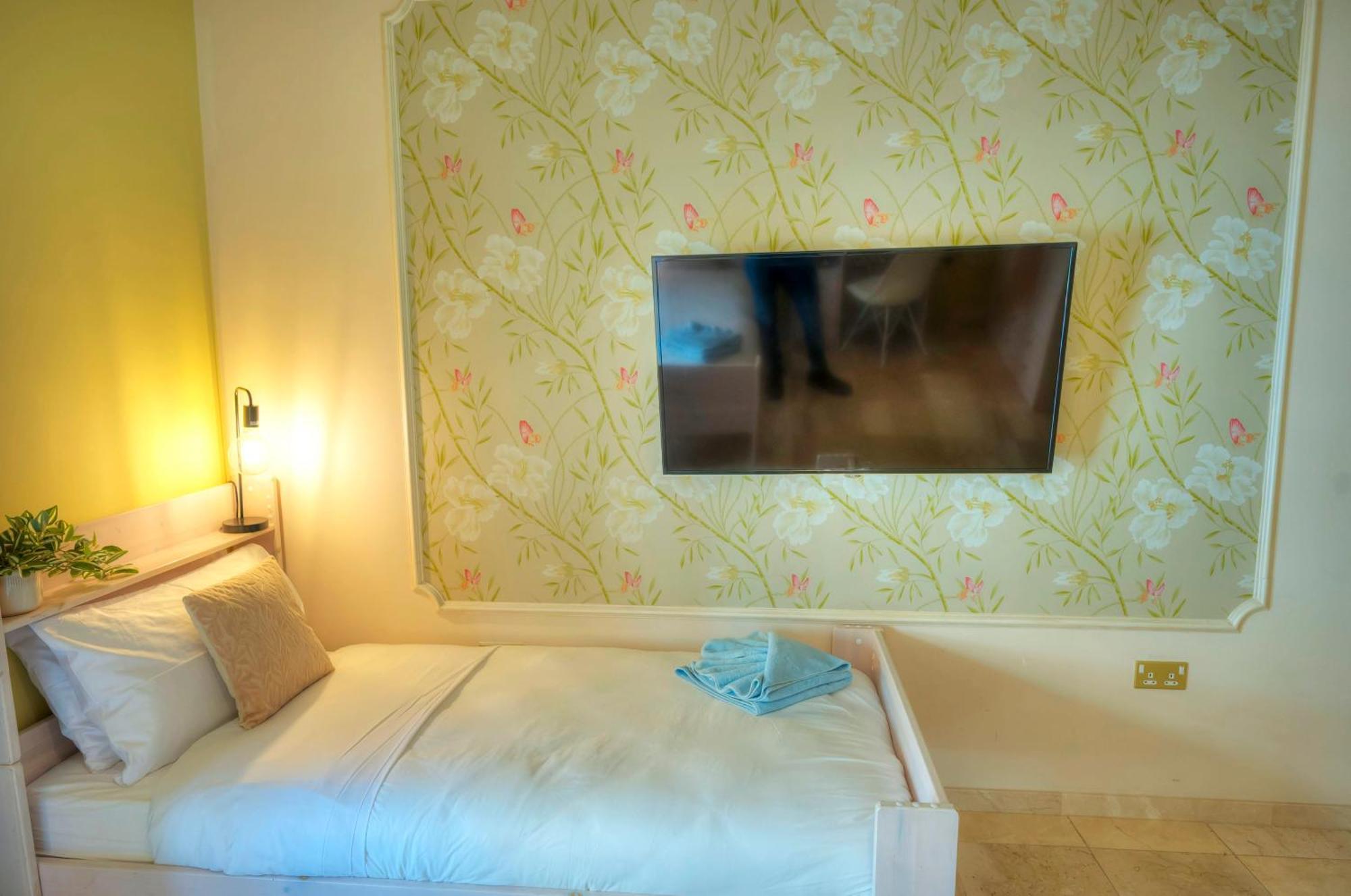 Apartment Spacious Seafront 3bedrooms, Sea View Balcony Gotax-1 *