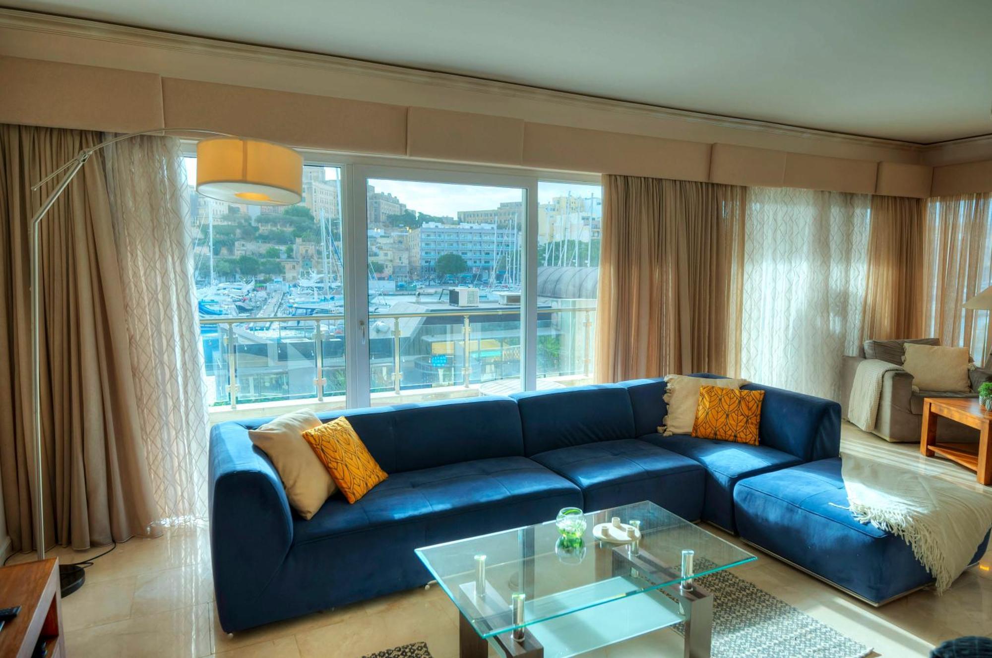 Spacious Seafront 3bedrooms, Sea View Balcony Gotax-1 *