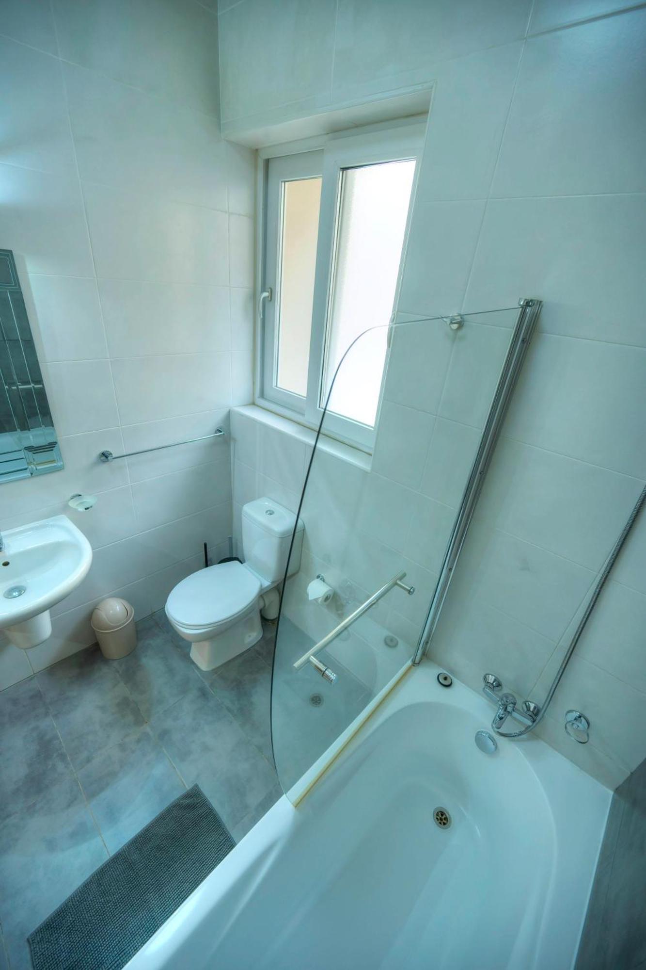 Apartment Spacious Seafront 3bedrooms, Sea View Balcony Gotax-1 Ta Xbiex
