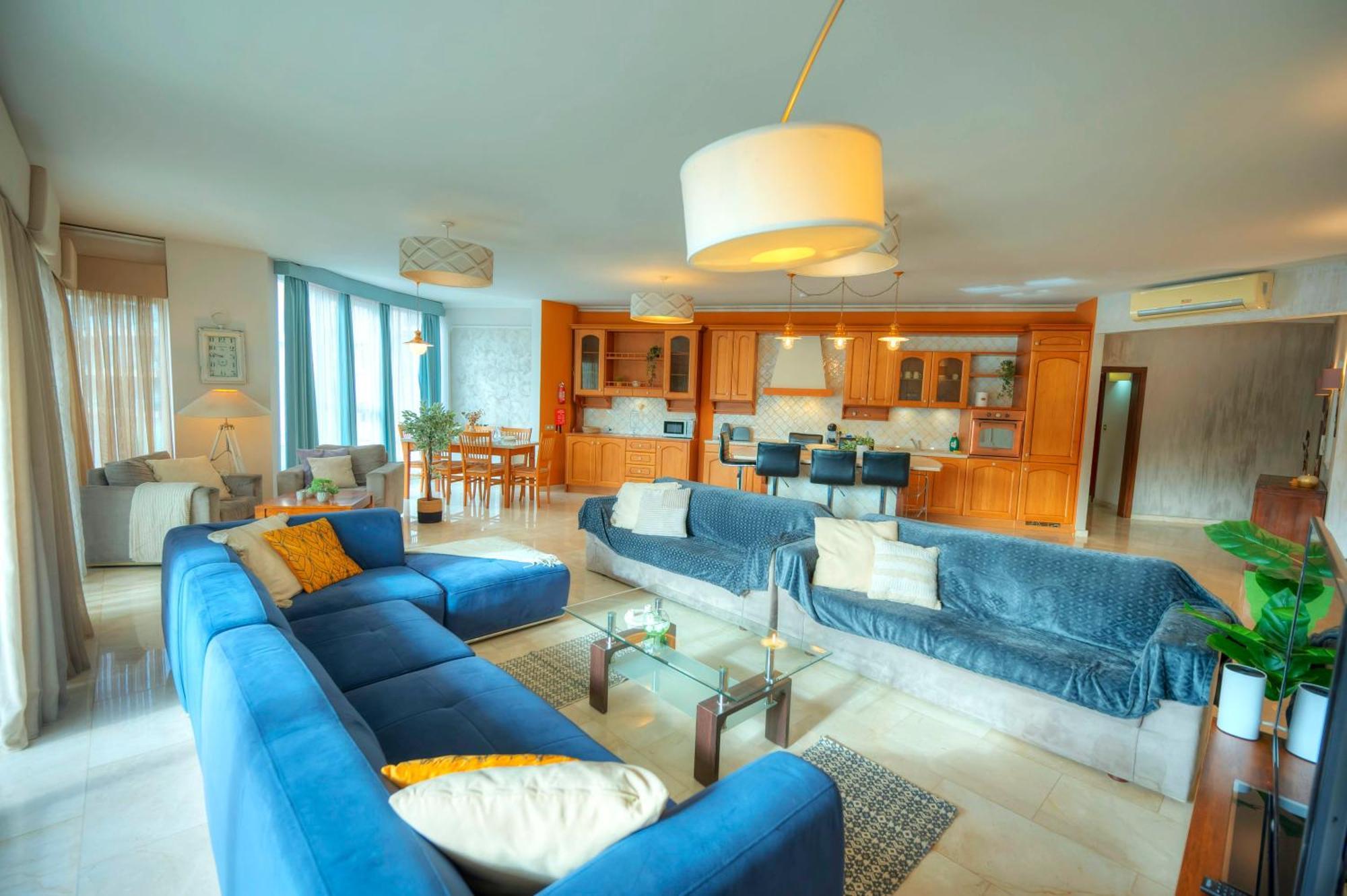 Spacious Seafront 3bedrooms, Sea View Balcony Gotax-1 Apartment