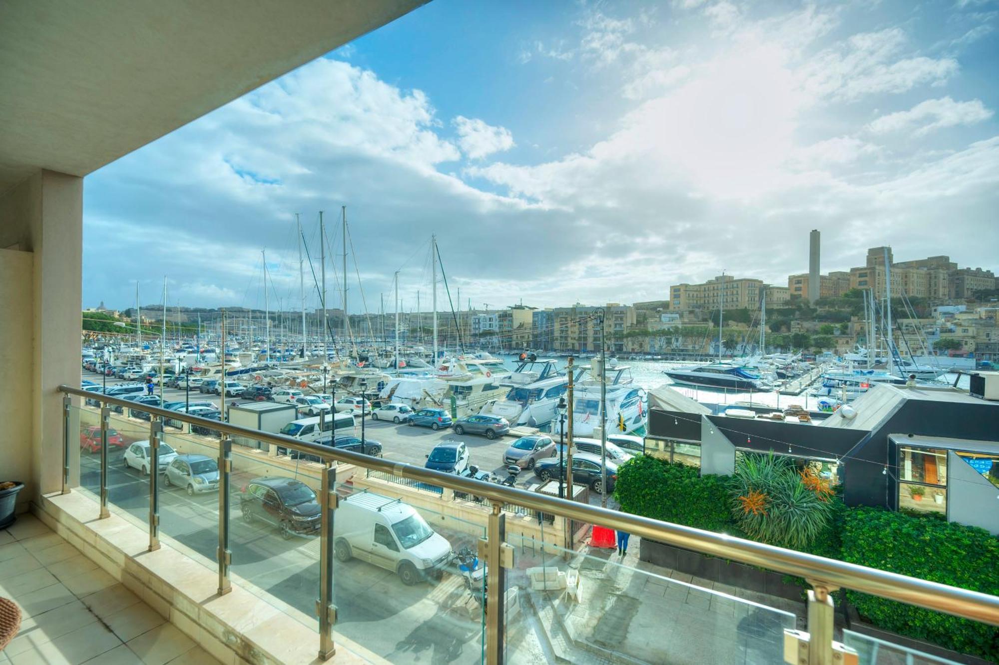 Apartment Spacious Seafront 3bedrooms, Sea View Balcony Gotax-1 *