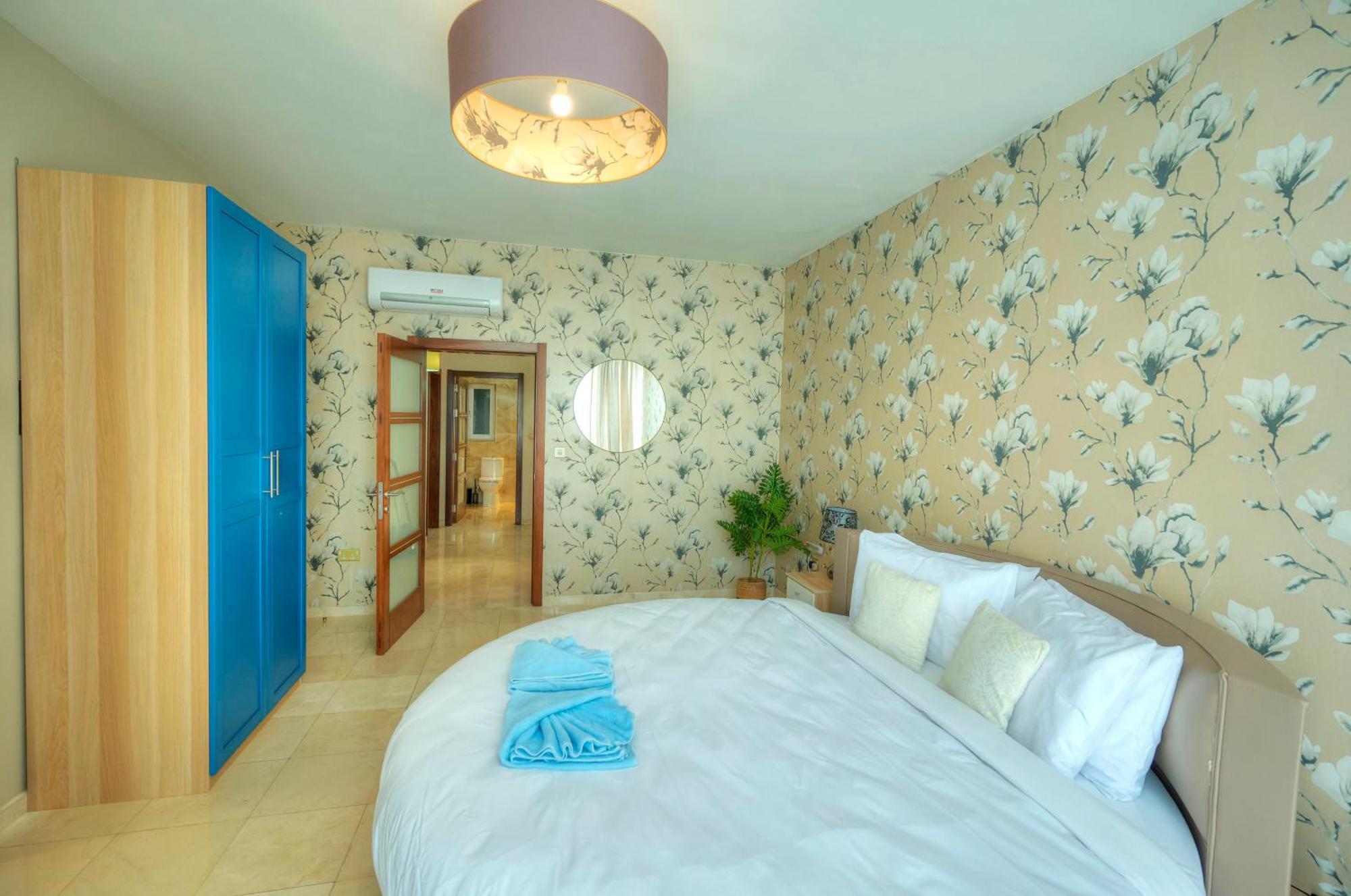 Spacious Seafront 3bedrooms, Sea View Balcony Gotax-1 * Ta Xbiex