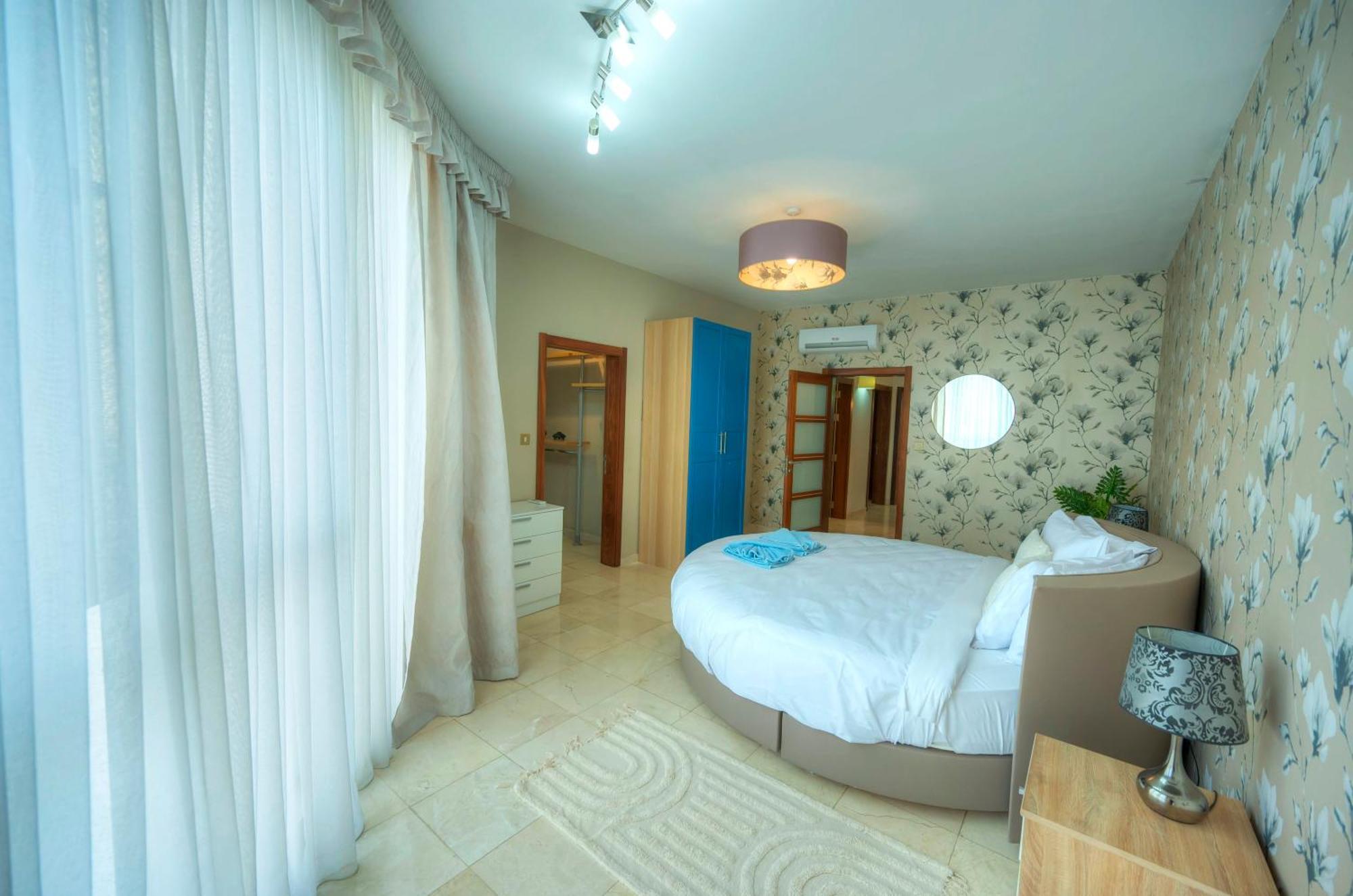 Spacious Seafront 3bedrooms, Sea View Balcony Gotax-1 Apartment