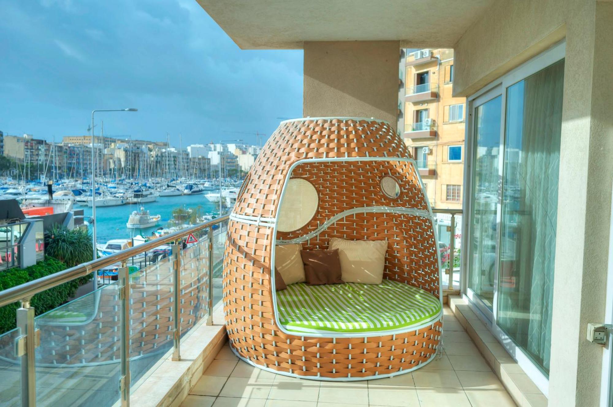 Spacious Seafront 3bedrooms, Sea View Balcony Gotax-1 Апартаменты *