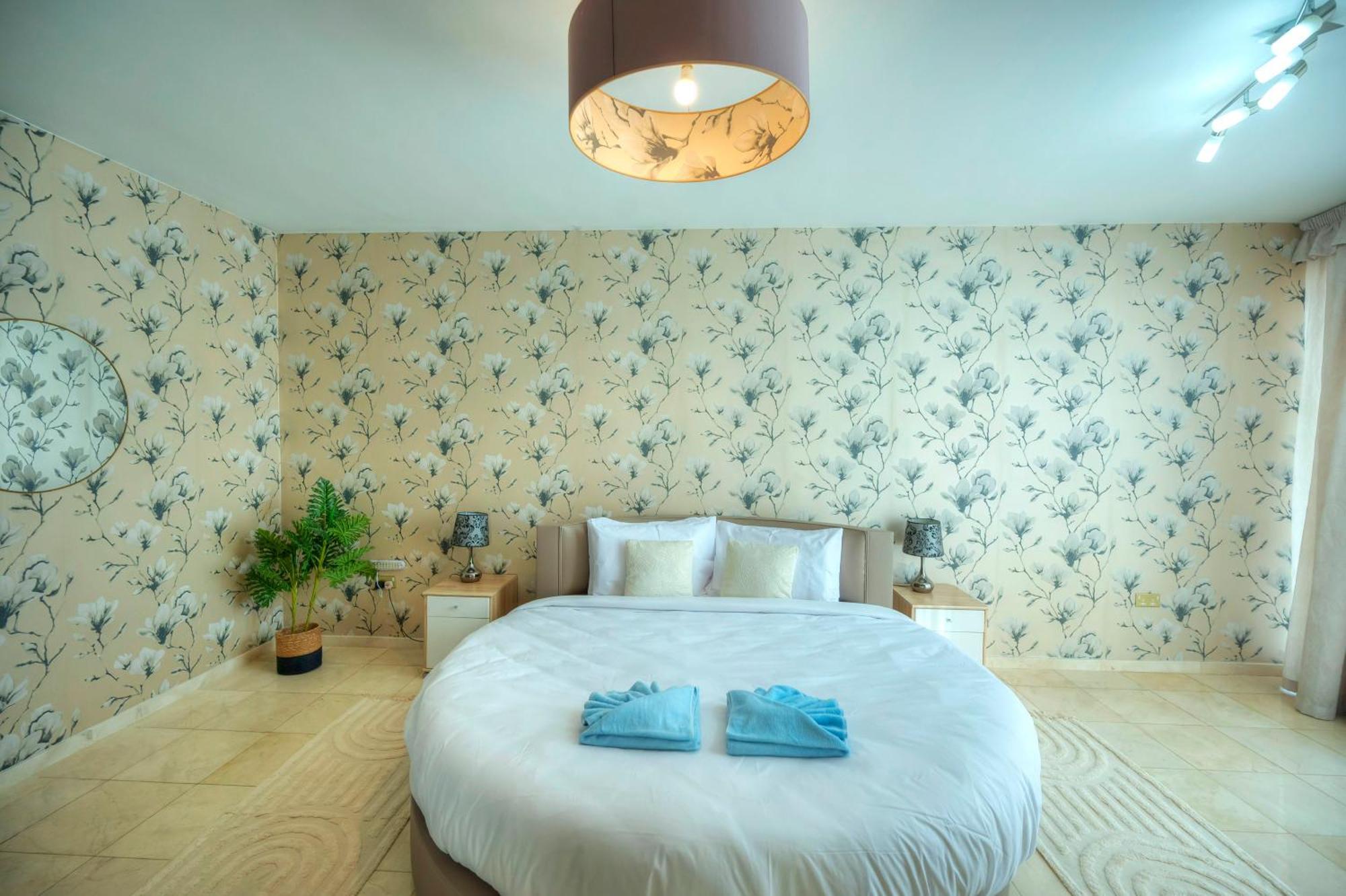 Spacious Seafront 3bedrooms, Sea View Balcony Gotax-1 Apartment