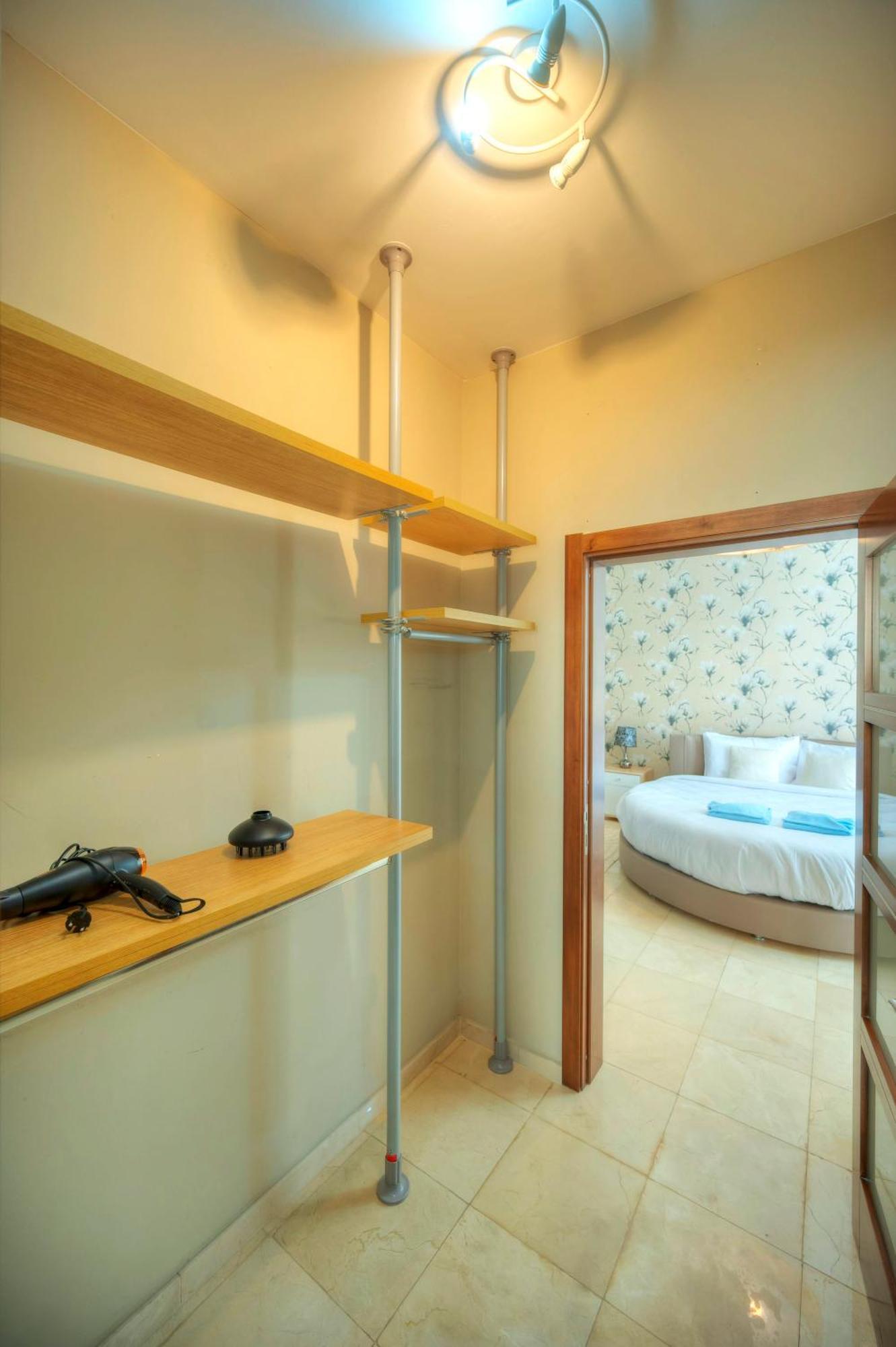 Apartment Spacious Seafront 3bedrooms, Sea View Balcony Gotax-1 Ta Xbiex