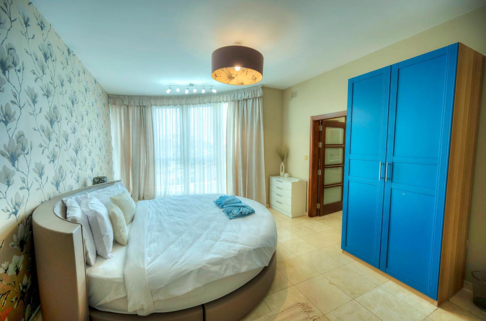Spacious Seafront 3bedrooms, Sea View Balcony Gotax-1 Apartment *