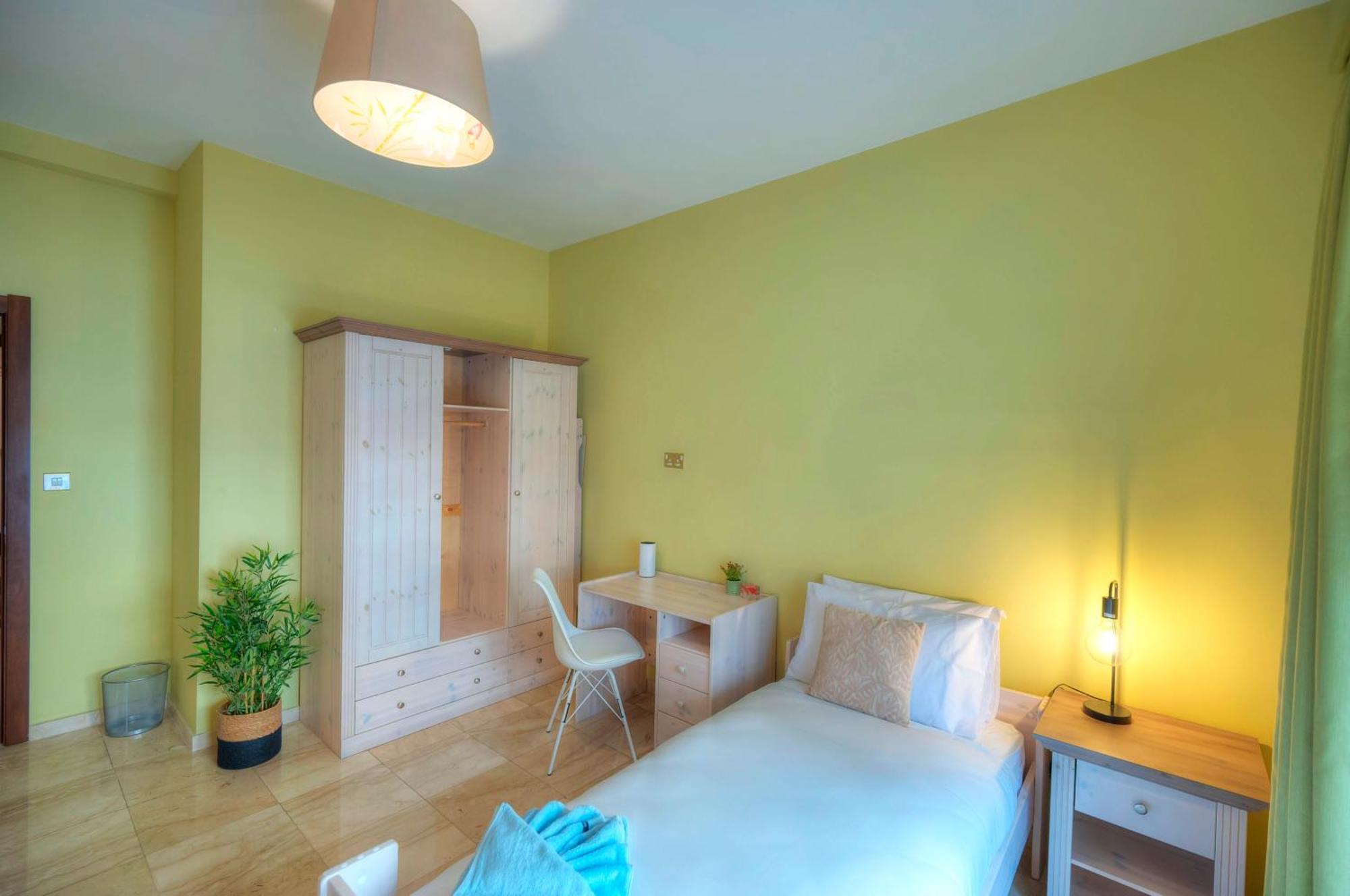 Spacious Seafront 3bedrooms, Sea View Balcony Gotax-1 Apartment