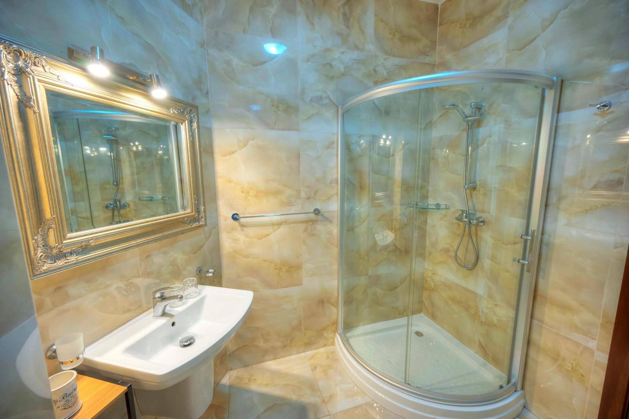 Spacious Seafront 3bedrooms, Sea View Balcony Gotax-1 *