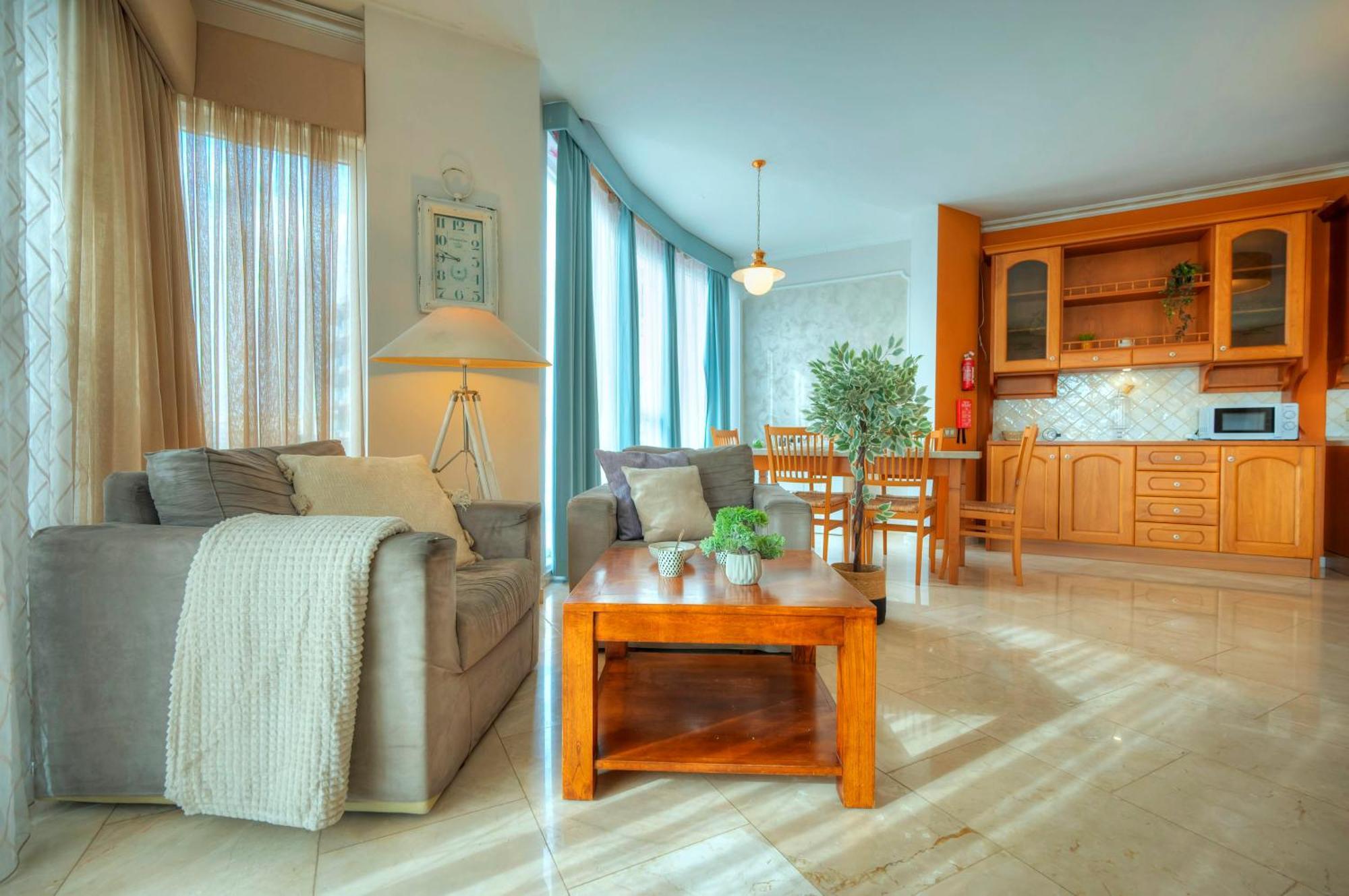 Apartment Spacious Seafront 3bedrooms, Sea View Balcony Gotax-1 Ta Xbiex