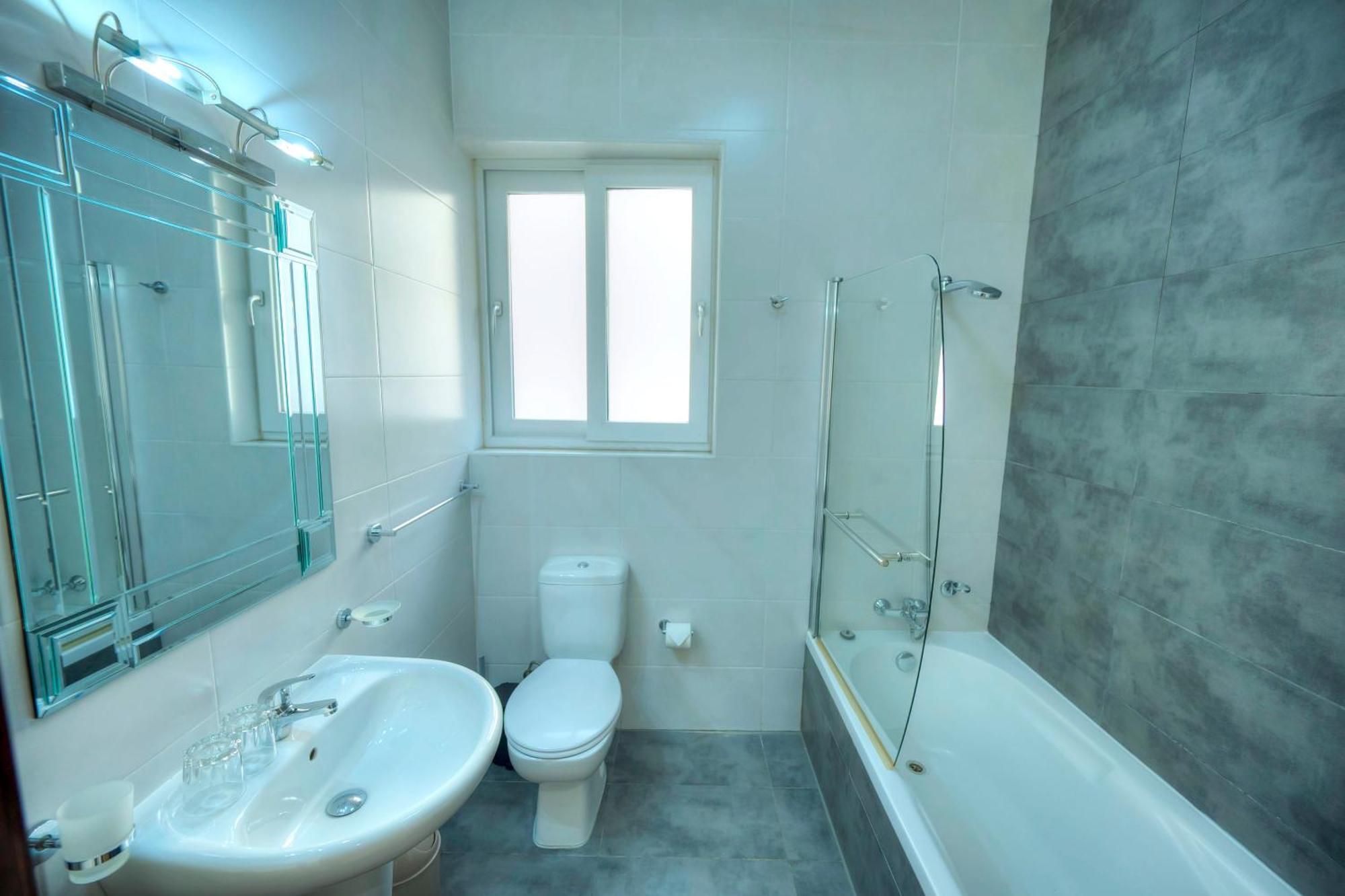 Apartment Spacious Seafront 3bedrooms, Sea View Balcony Gotax-1