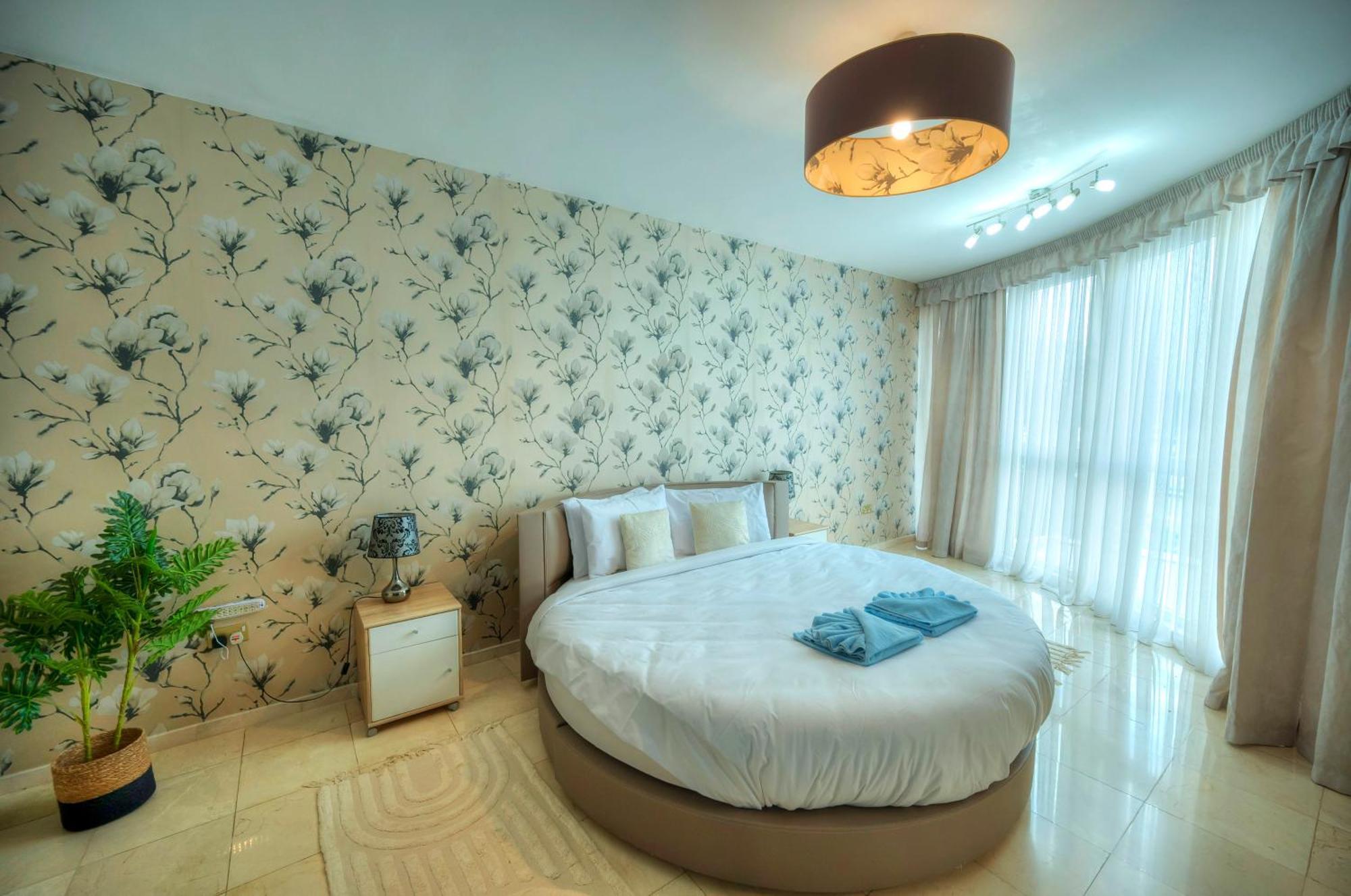 Spacious Seafront 3bedrooms, Sea View Balcony Gotax-1